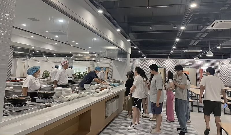 趣炫网络企业团餐分餐区实拍