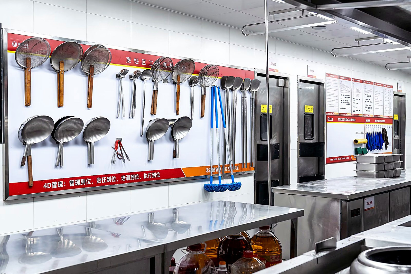 烹饪区工具墙：一件一位、一物一签
