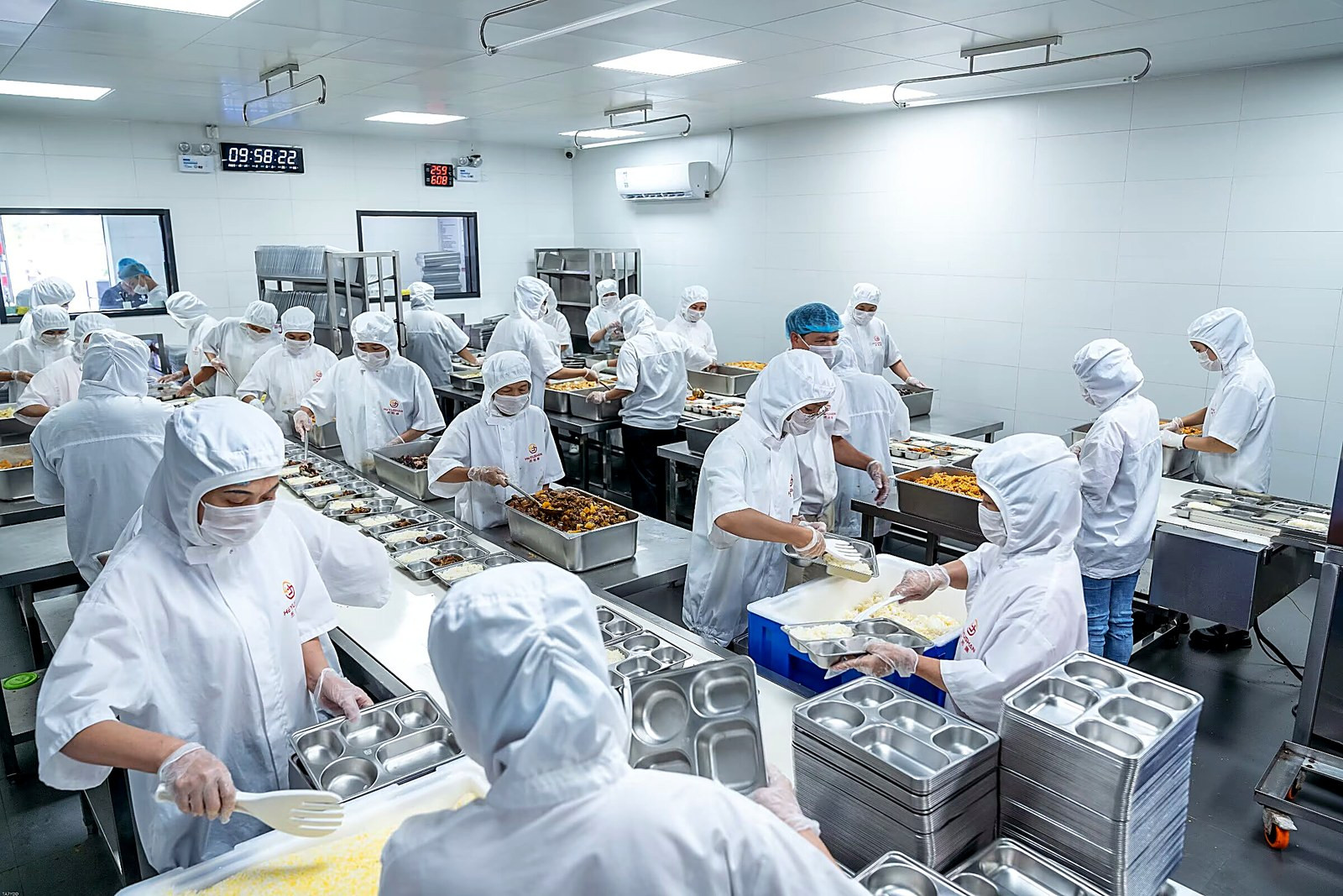 恒温分餐间：一份一份手工分装