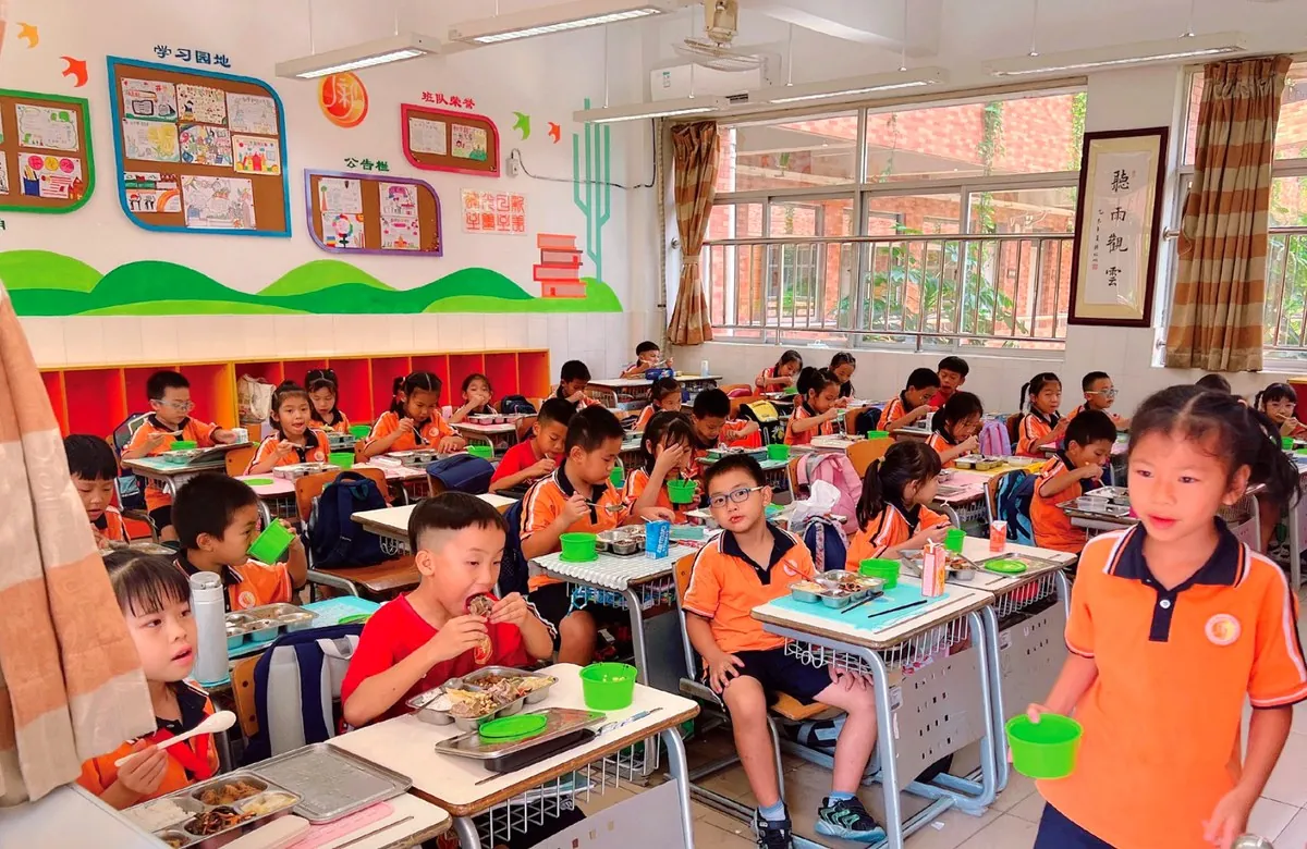 广州禾裕膳中小学学生营养餐配送服务实景
